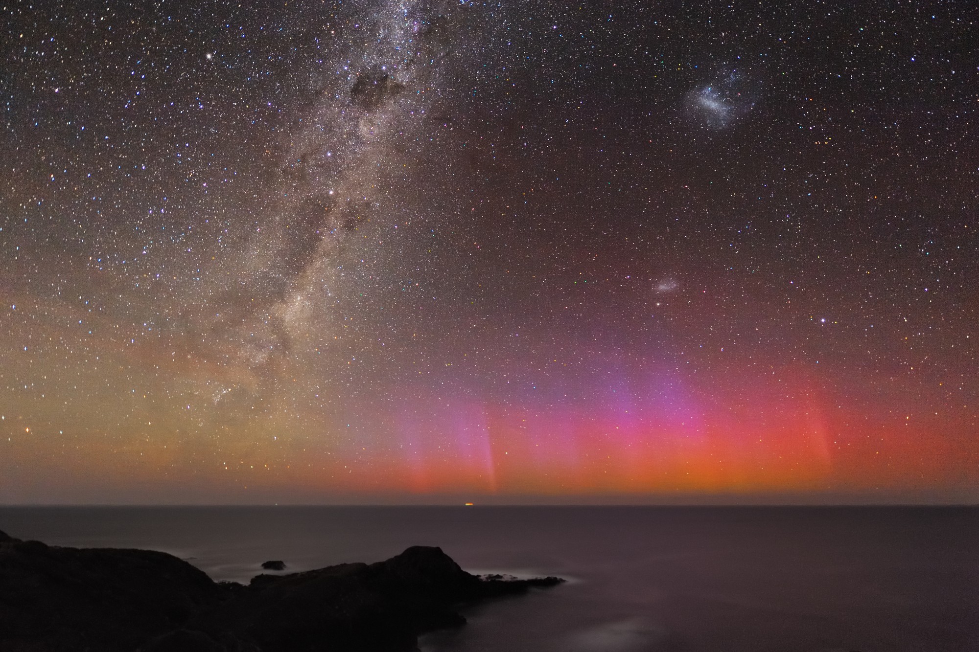 Sky wonders. Млечный путь и Северное сияние. Млечный путь и Полярная звезда. Южное сияние в Австралии. Северное и Южное сияние Млечный путь.